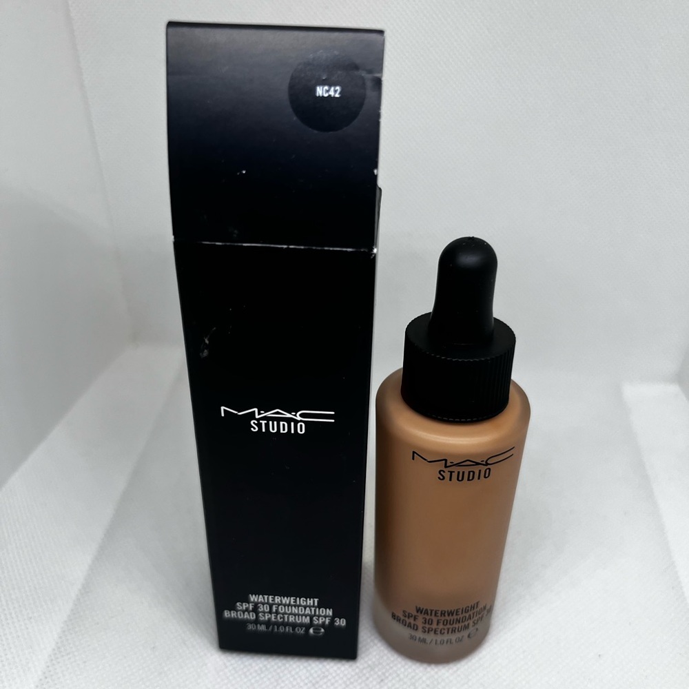 New NC42 Mac Studio Waterweight SPF30 Foundation Sheer Coverage Brand New in Box